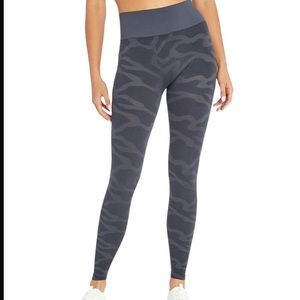 MARIKA Lemmy Leggings Sz. M, L -NWT